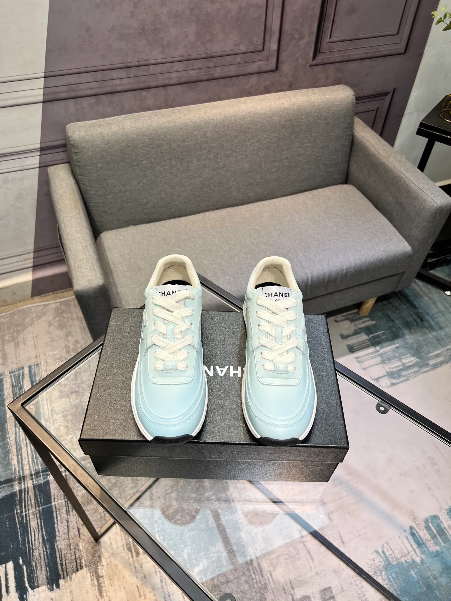 Men's men's shoes 💰660 Exclusive real shot (top version) CHANEL Chanel 2025ss color matching thick-soled casual sports shoes and sneakers. The counter is synchronized. The counter is very popular. A shoe that is very difficult to buy. The most popular thick-soled panda shoes on the Internet. It can be imagined that Xiaoxiang control can't miss it. It has both good looks and comfort. Simple and versatile white shoes. The thick sole increases the height and is super versatile. Close your eyes and wear it. Whoever wears it will look better. Upper: calfskin Lining: imported sheepskin lining Outsole: TPU original outsole Size: 35-44 (customized for women 41 and 40, and 45 for men)